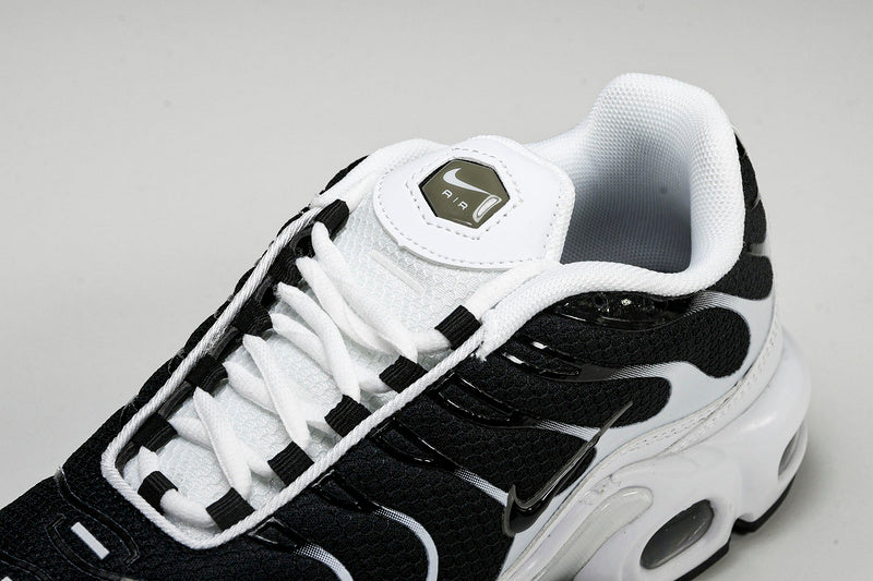 Nike Air Max Plus Black/White