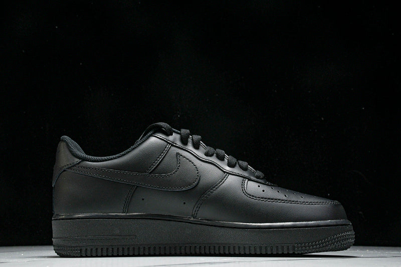 Nike Air Force 1 07 Triple Black