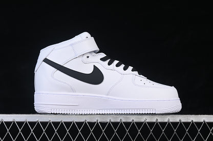 AIR FORCE 1 07 LOW CASUAL SHOES BLACK/WHITE