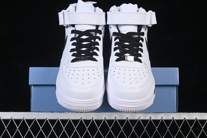 AIR FORCE 1 07 LOW CASUAL SHOES BLACK/WHITE