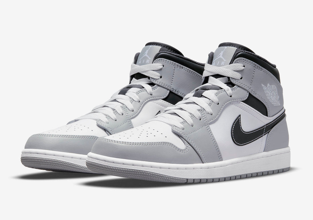 Air Jordan 1 Mid “Light Smoke Grey”554724-078